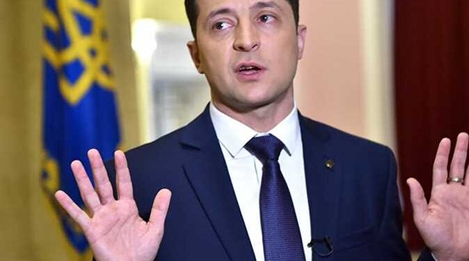 «زيلينسكي لن يتم إخضاعه».. سر زيارة الرئيس الأوكراني لجنوده بالمستشفى 1