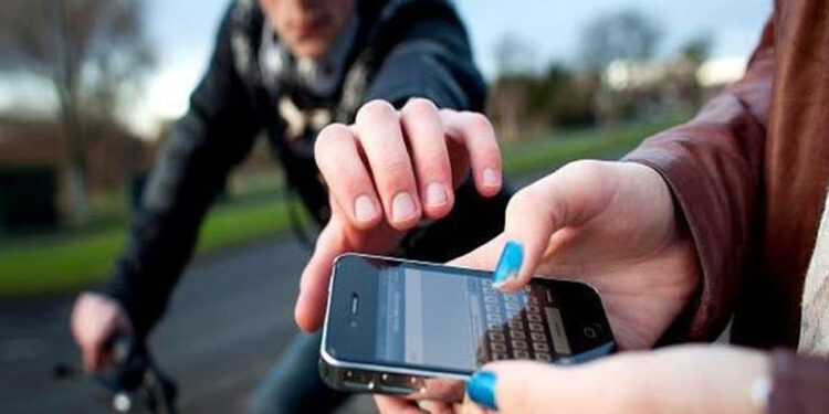 «تليفونك في خطر» استغاثة من ظاهرة سرقة هواتف الأطفال بـ حدائق القبة