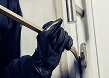 ضبط 2 متهمين بسرقة المساكن بأسلوب كسر كالون الباب 1