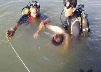 انتشال جثة شاب غرق اثناء السباحة فى ترعة وادى النقرة بأسوان 4