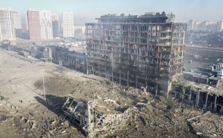 مقتل 8 مدنيين في هجوم روسي على مركز تسوق في كييف