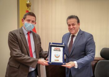 عبدالغفار: الكلية الملكية البريطانية تعتمد 3 مستشفيات في تخصص طب الطوارئ ببرنامج الزمالة المصرية