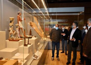 وزير السياحة يتفقد قاعة النسيج المصري بالمتحف القومي للحضارة المصرية 2