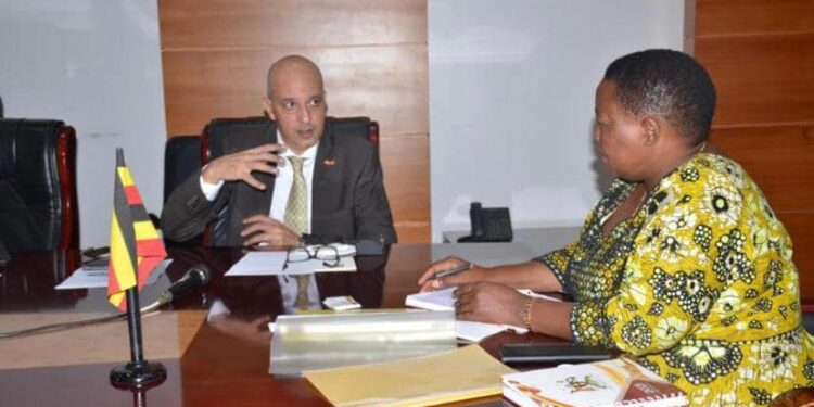 رئيسة الوزراء الأوغندية تستقبل السفير المصري في كمبالا 1