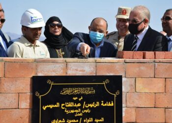 شعراوي ومحافظ جنوب سيناء يضعان حجر الأساس لإنشاء محطة تحلية البحر بمدينة طابا