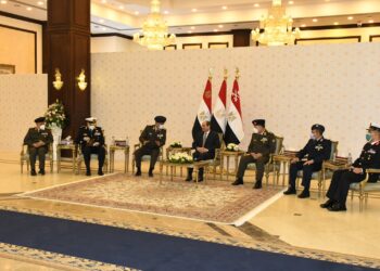 الرئيس السيسي يجتمع مع قادة القوات المسلحة 1