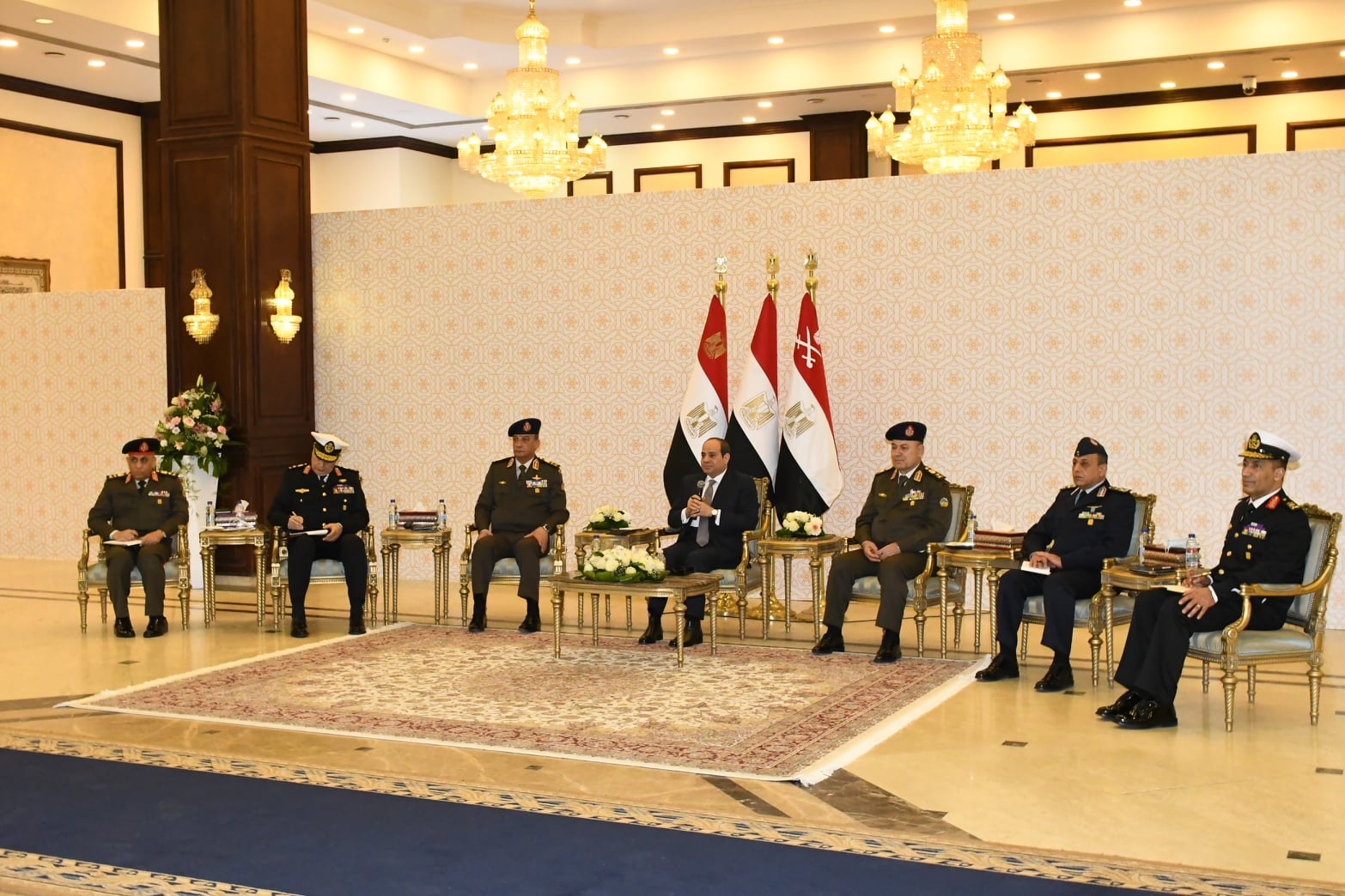 الرئيس السيسي يجتمع مع قادة القوات المسلحة 3