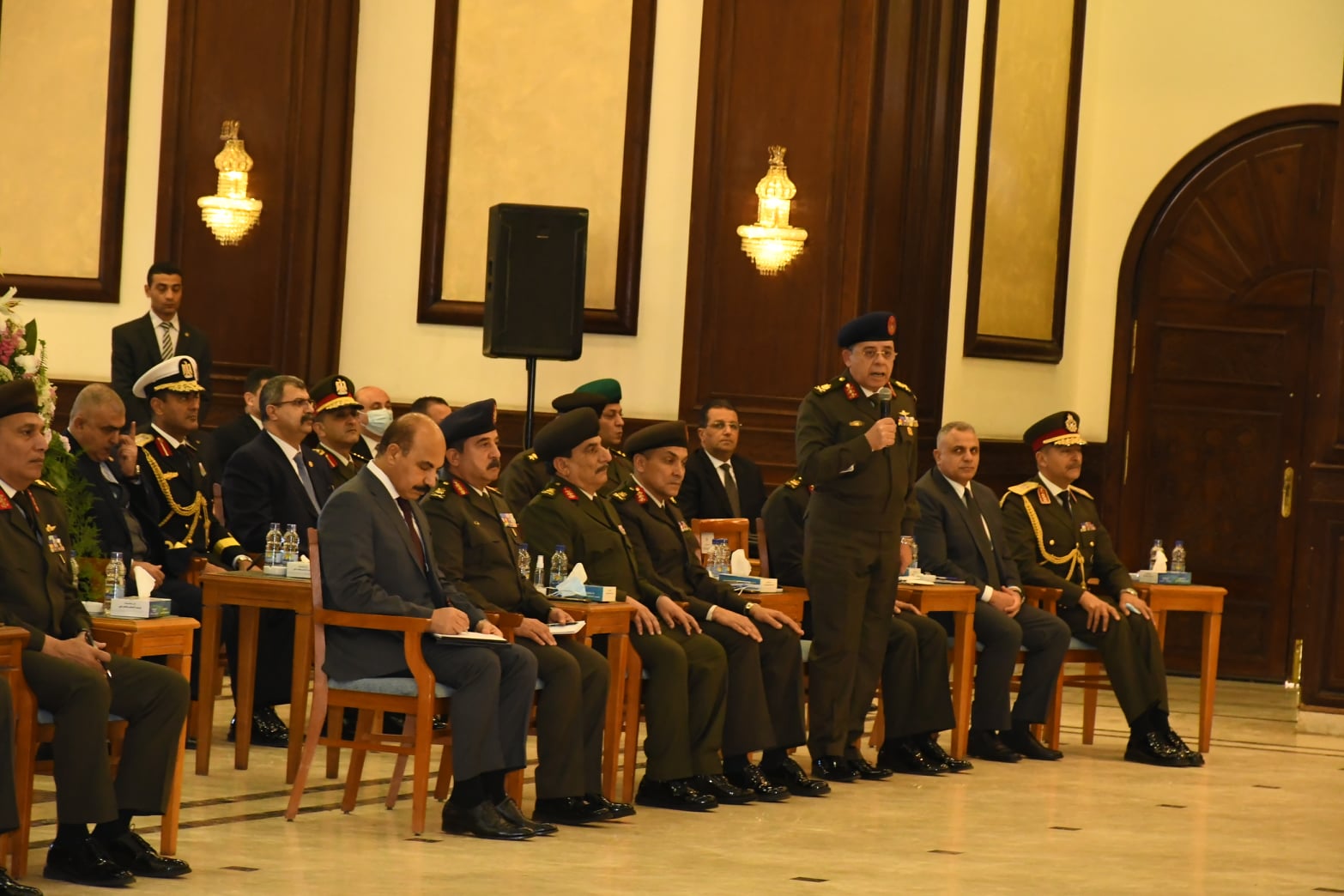الرئيس السيسي يجتمع مع قادة القوات المسلحة 2
