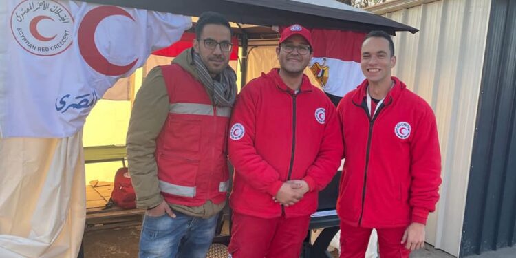 الهلال الأحمر المصري يقيم أول مركز خدمة إغاثة على معبر "سيريت" 1