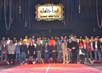 وزيرة الثقافة ومحافظ بورسعيد يسلمان شهادات تخرج الدفعة الثانية من "ابدأ حلمك 2" 2