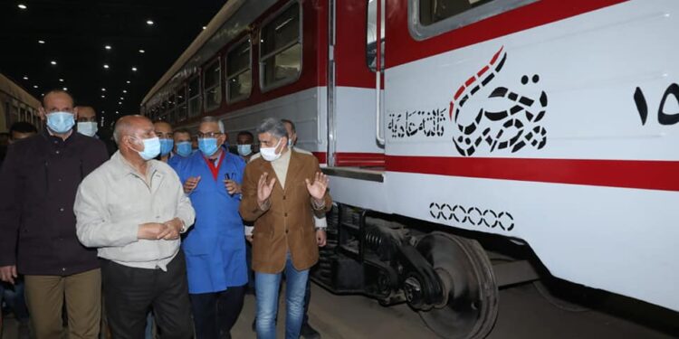 كامل الوزير يتفقد ورش كوم أبو راضي لتجديد عربات القطارات في بني سويف