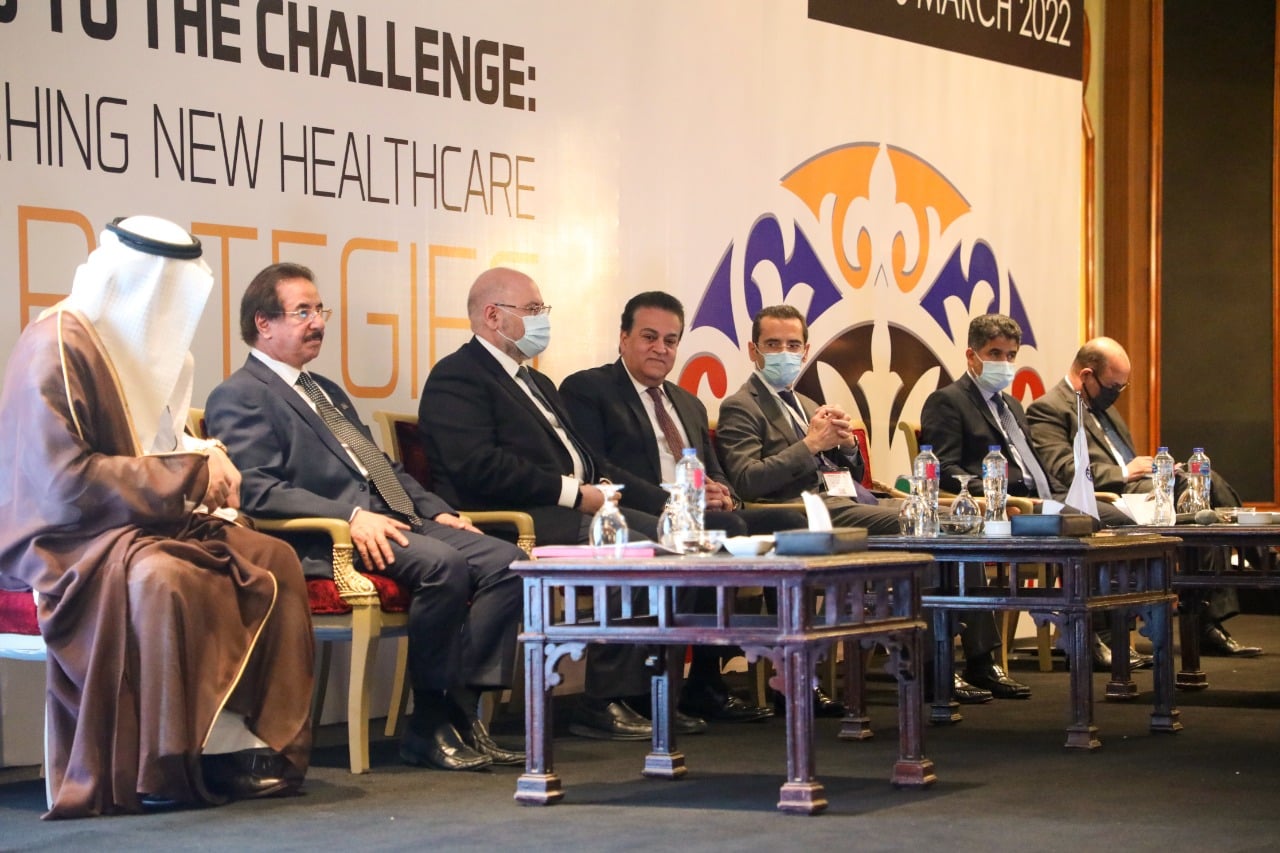 عبدالغفار يدعو للاستفادة من أزمة كورونا في تحقيق التكامل بين قطاعات الصحية