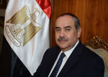 وزير الطيران يتفقد مطار القاهرة ويشدد علي أهمية انتظام حركة التشغيل 1