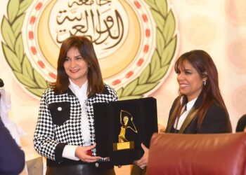 «الفخر وسام كل امرأة».. نبيلة مكرم: السيدة المصرية تشهد عصرا ذهبيا في الحكومة 3