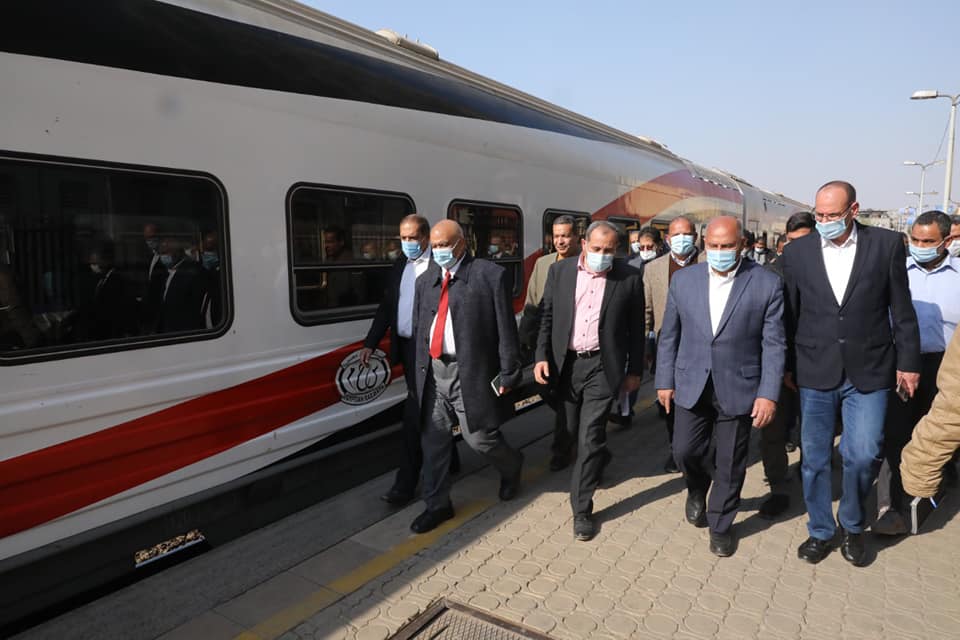 وزير النقل يكرم العاملين المتميزين بـ هيئة السكك الحديدية