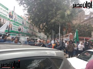 تزاحم شديد أمام حزب الوفد بعد غلق باب التصويت 2