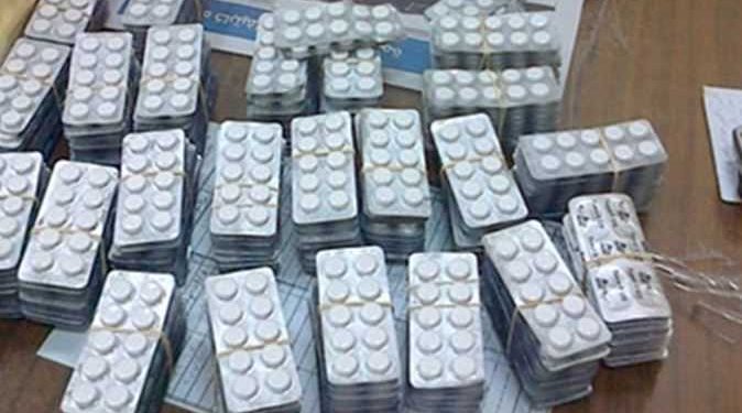 جمارك مطار القاهرة الدولي تضبط محاولة تهريب عدد من الأقراص المخدرة 1