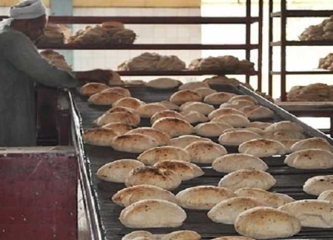 ضبط المدير المسئول عن مخبز بلدي بمحافظة سوهاج