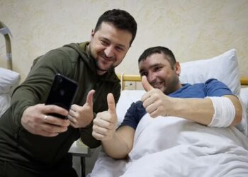 الرئيس الروسي يلتقط "سيلفي" مع المصابين جراء الحرب 9