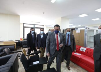 وزير التعليم العالي يتفقد معرض الأثاث المكتبي بجامعة القاهرة الجديدة التكنولوجية