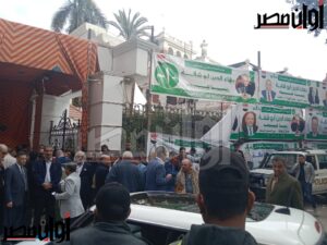 تزاحم شديد أمام حزب الوفد بعد غلق باب التصويت 3