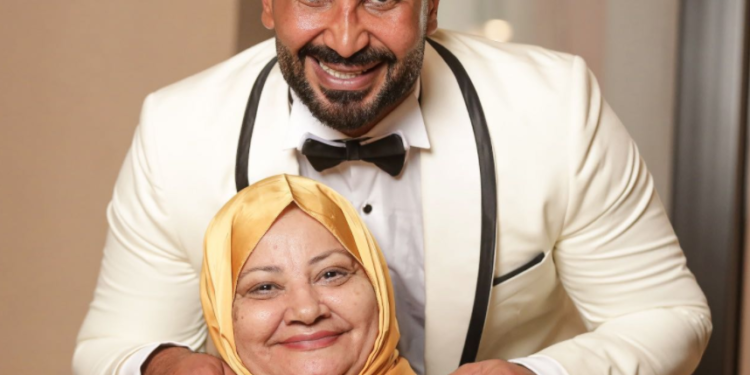 أحمد سعد ووالدته