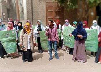 مسيرة دعائية لحملة "طرق الأبواب"بمركز فرشوط. 11