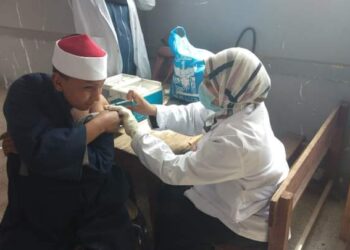 استمرار فعاليات حملة طرق الأبواب لتطعيم المواطنين ضد كورونا بقنا 2