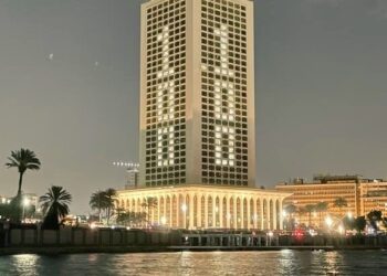 الخارجية تُضيء مبناها بالرقم " 100 " بمناسبة الاحتفال بمئوية الدبلوماسية المصرية