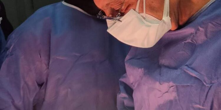 إجراء جراحة إصلاح تمدد بشريان الأورطى البطنى بمستشفى جامعة قناة السويس 1