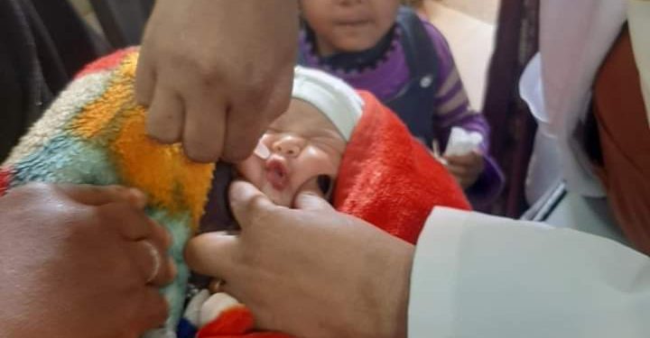 الصحة تتابع أعمال حملة التطعيم ضد مرض شلل الأطفال بـ قنا