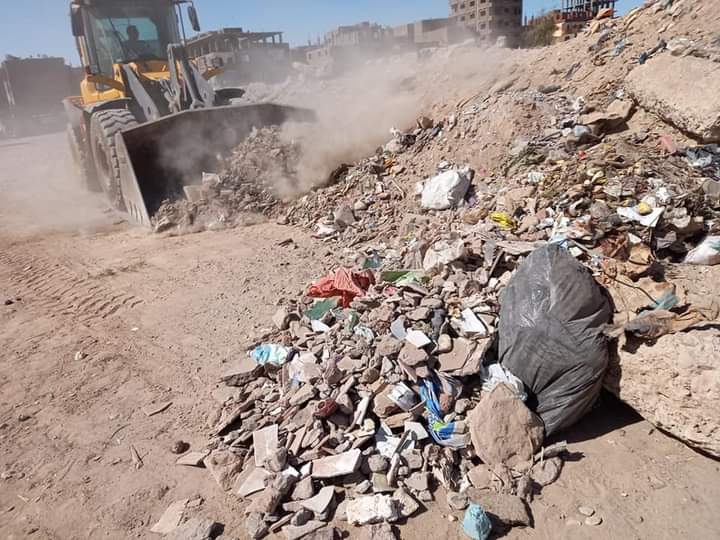 محلية قنا .. حملة لمتابعة أعمال التقنين والتصالحات وإزالة القمامة من الشوارع