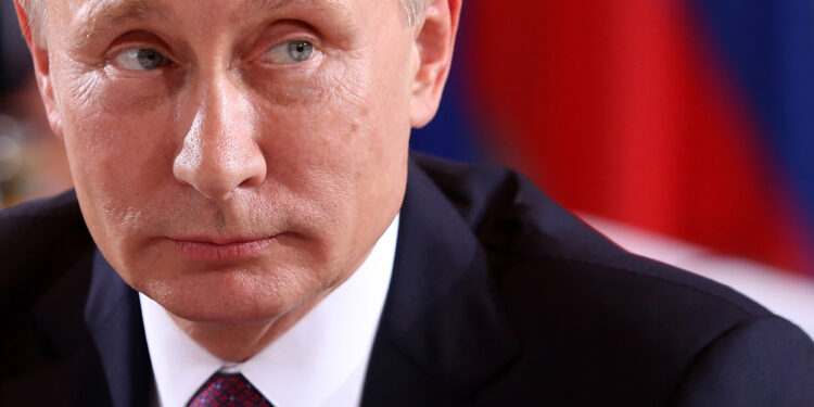 «روسيا على حافة الهاوية».. بلومبرج: ساعات تفصل موسكو عن تخلف سداد ديونها