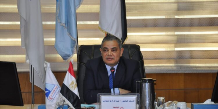 رئيس جامعة كفر الشيخ يوجه بالالتزام بالجدول الزمني للفصل الدراسي الثاني 1