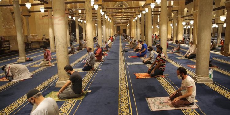 «منع الاعتكاف وإعادة الدروس الدينية».. الأوقاف تُحدد ضوابط التراويح في المساجد 1