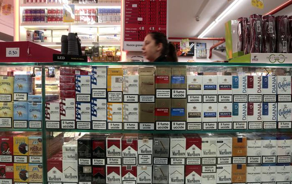 برلماني يبرئ مجلس النواب من ارتفاع أسعار السجائر