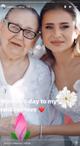 «حبي اللا نهائي».. نيللي كريم تحتفل مع والدتها باليوم العالمية للمرأة 1