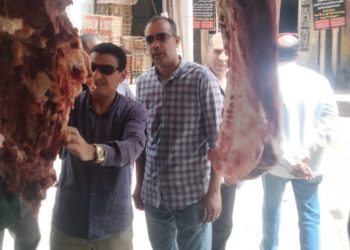 ضبط وإعدام مواد غذائية منتهية الصلاحية في حملة مكبرة بمركز أخميم