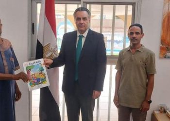 السفير المصري في توجو يسلم كتب اللغة العربية المقدمة من وزارة التربية والتعليم المصرية 1