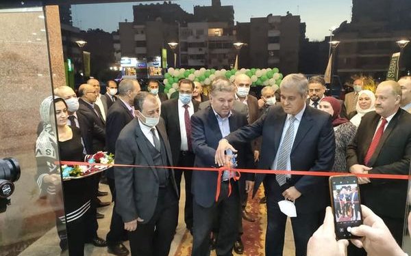 وزير قطاع الأعمال العام يشهد افتتاح المرحلة الأولى لتطوير فرع عمر أفندي بمدينة نصر