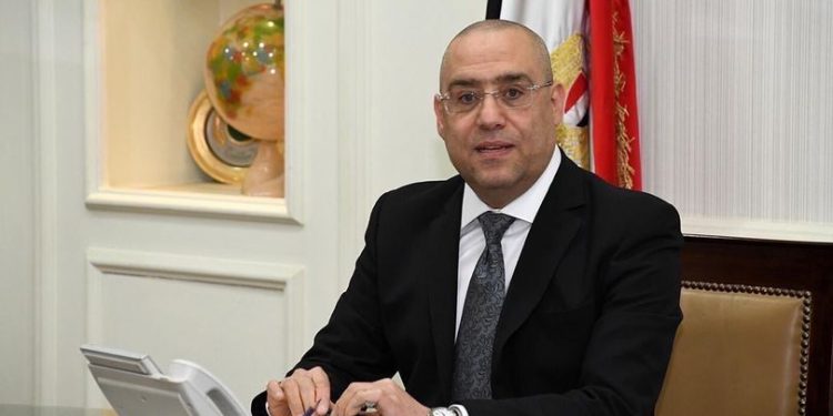 وزير الإسكان يتابع تنفيذ مشروعات العاصمة الإدارية الجديدة