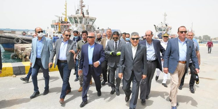 الوزير: تحقيق التكامل بين «النقل» و«قناة السويس» ضروري لتطوير نشاط بناء السفن