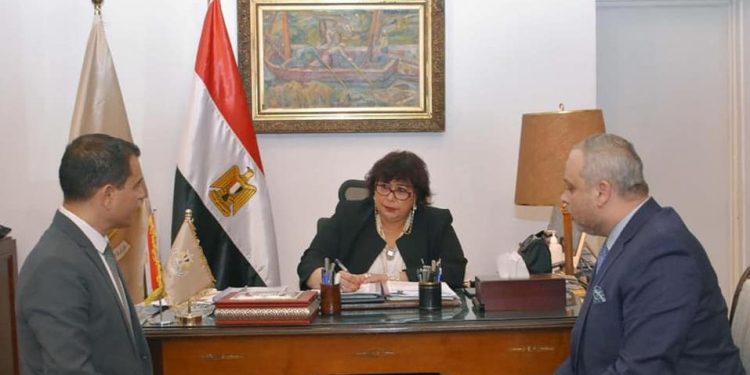 وزيرة الثقافة تضع اللمسات النهائية لاطلاق مشروع سينما الشعب 1