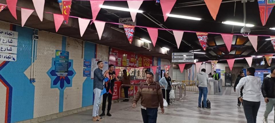 بالصور.. محطة مترو الشهداء تتزين لاستقبال شهر رمضان مع مد ساعات التشغيل 4