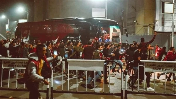 عاجل| حافلة النادي الأهلي تتعرض لـ حادث بعد العودة من مباراة المصري 1
