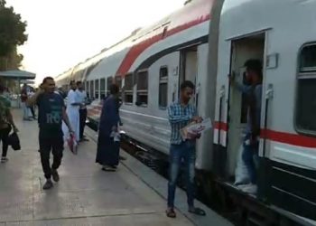 افطار الصائمين بـ قطار محطة السعادة دشنا بمحافظة قنا