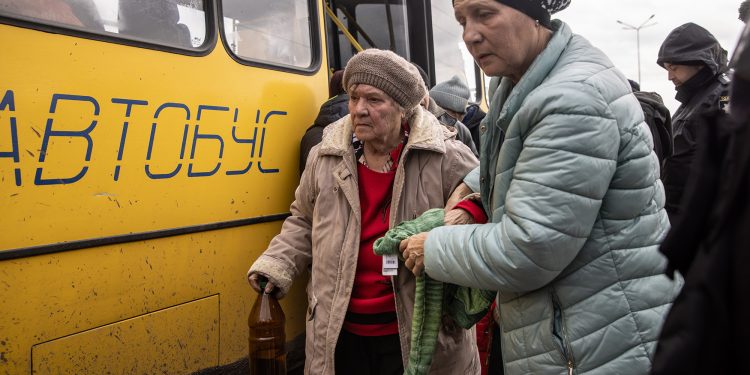 «الخطر على الطريق».. لا توجد ممرات إجلاء مفتوحة في أوكرانيا اليوم 1