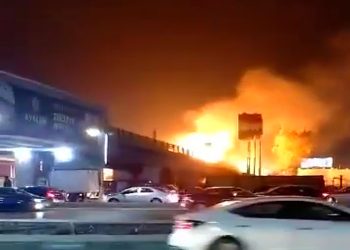 عاجل| السيطرة على حريق بجوار النادي الأهلي (فيديو) 4