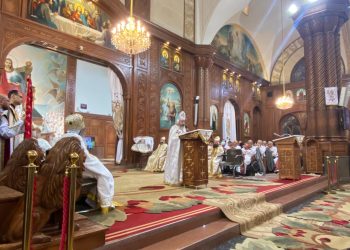 محافظ الفيوم يزور كنائس مار جرجس والإنجيلية والكاثوليكية لتقديم التهنئة للإخوة الأقباط بعيد القيامة المجيد 1
