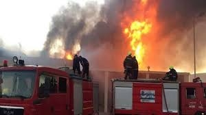 الدفع بـ 6 سيارات إطفاء للسيطرة على حريق مصنع بلاستيك في السلام 4
